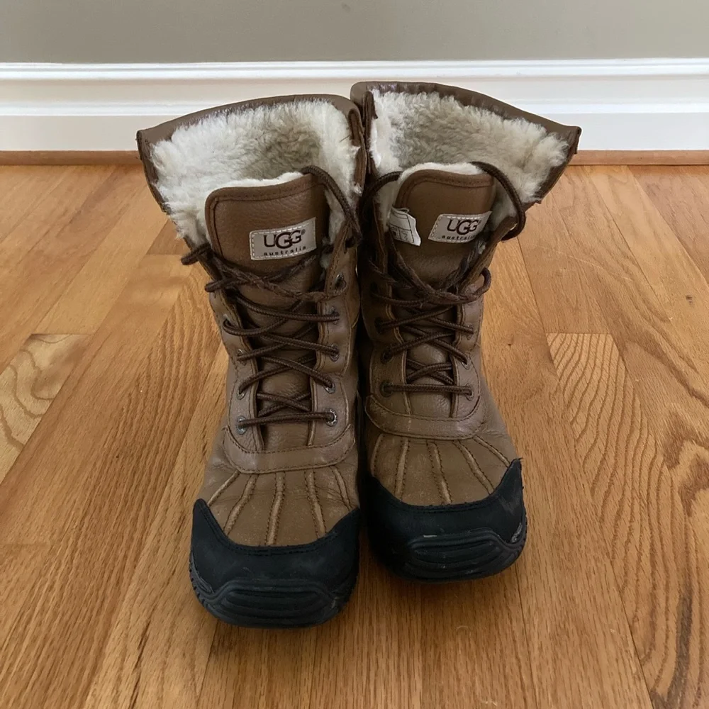 UGG Brown Leather Lace-Up Winter Boots with Shearling Collar
